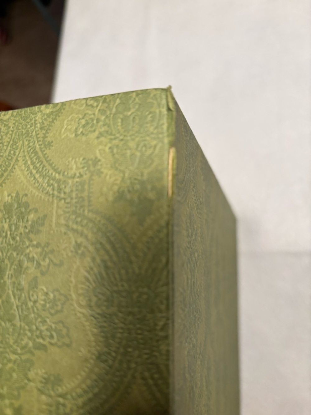 Gucci Olive Green Embossed Designer Box - Picture 11 of 11